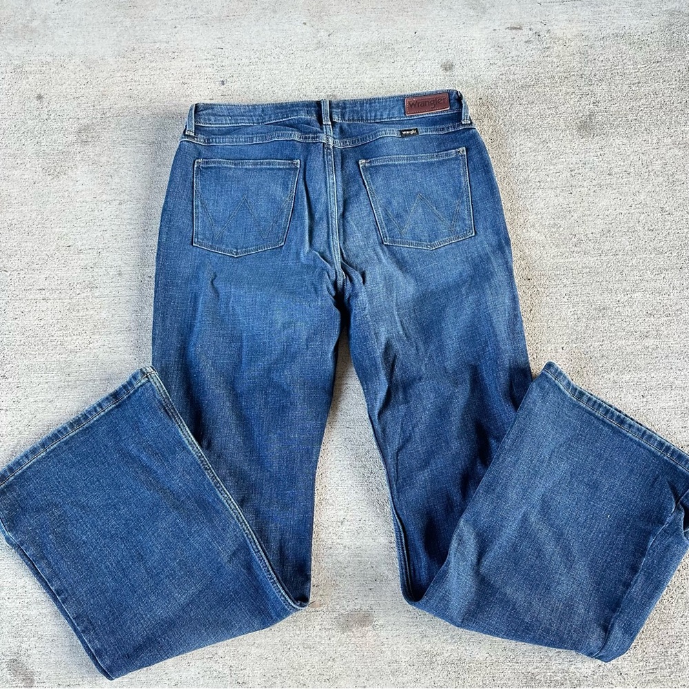 New With Tags Wrangler High Rise Fierce Flare Jeans Size 12/31 X 32